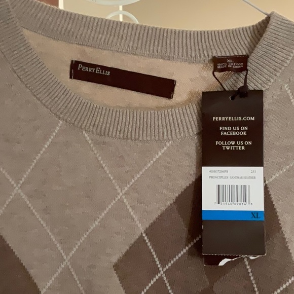 Perry Ellis Sweater - Picture 2 of 2